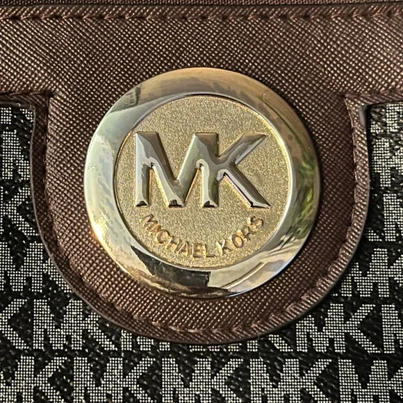 Michael Kors MK Monogram Crossbody Bag Brown Trim Medium Everyday Purse 10.25” - Picture 2 of 15